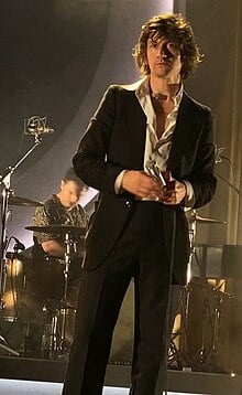 Alex Turner Young (Arctic Monkeys) - 2000's ERA AI voice text to speech and AI music cover generator
